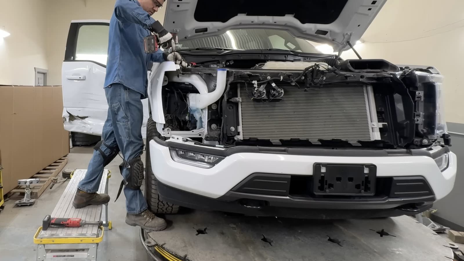 Ford CEO Says Modern Cars Are Too Complicated for Home Mechanics to Repair