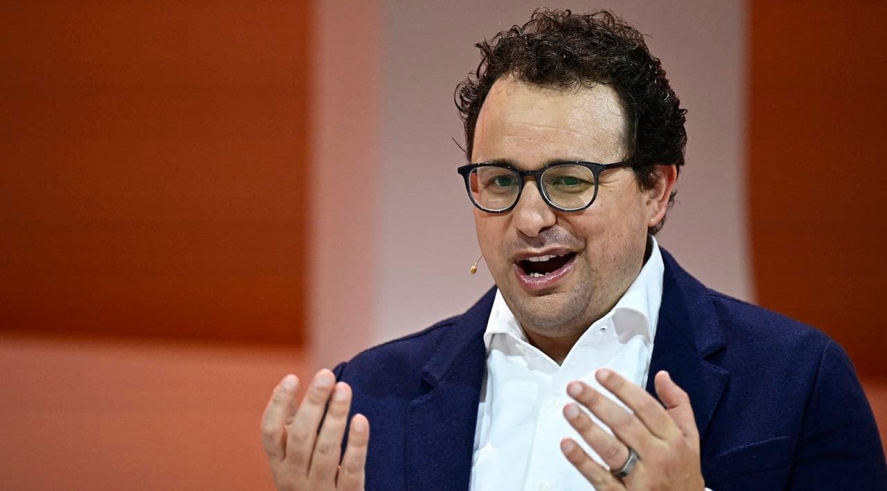 Anthropic Will Pay Workers $85,000 to Learn AI — And It Reveals the Next Big Job Trend
