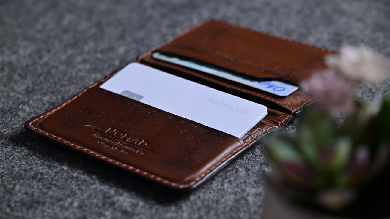 Nomad Tracking Card Pro Review: Find My Meets Apple Card Aesthetics