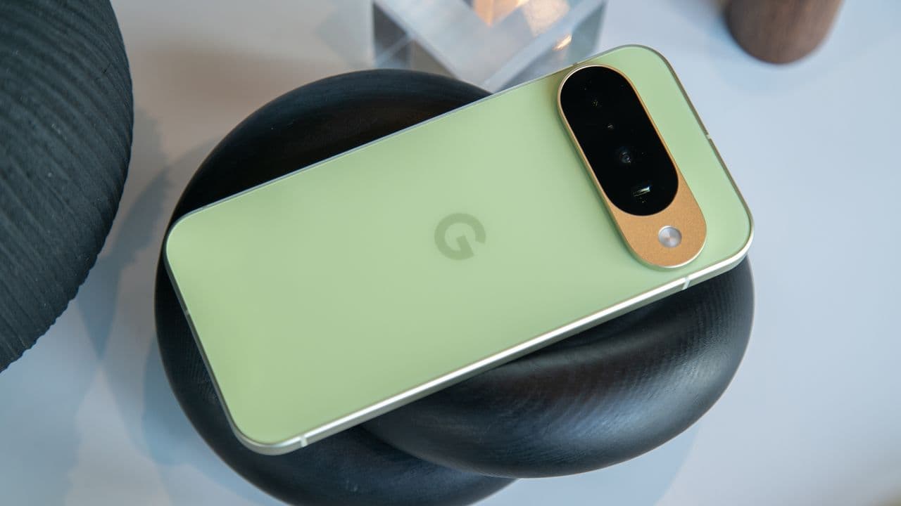 Google's Extensive June Security Update Fixes Tons of Lingering Pixel Problems