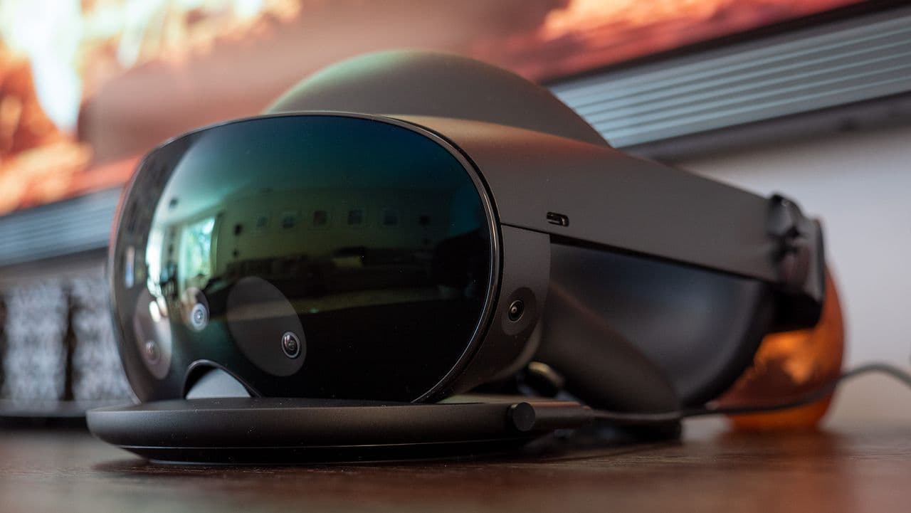 Meta Is Taking Over Parts of Best Buy Stores to Make VR and Smart Glasses Easier to Try